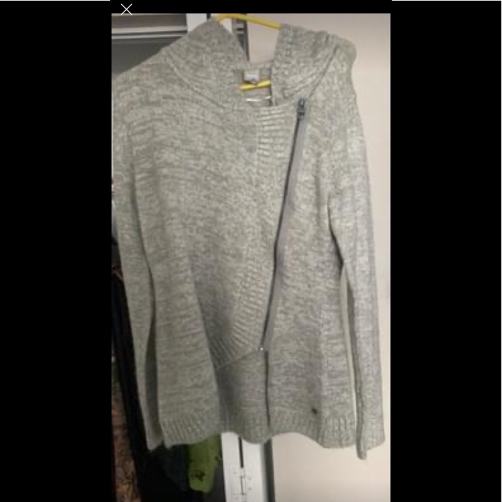 Bench sweater